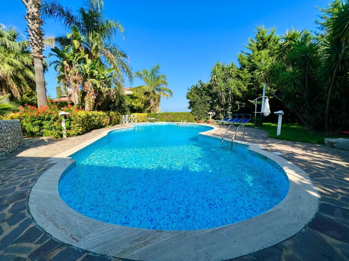 Villa Talia Карини Екстериор снимка